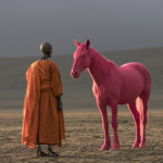 Was wir bei Adams lesen, hat er nicht gemeint Robot-like figure in orange robes stands facing a pink horse in a barren desert landscape.